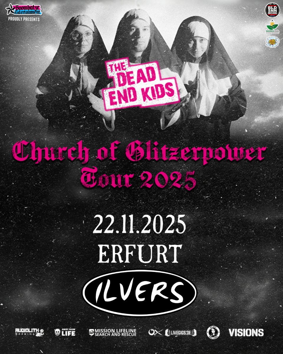 Boombatze's tweet photo. ✨💥 #GLITZERPOWERPUNK IN YOUR FACE! 💥✨
#TheDeadEndKids kommen mit neuer Platte #ThePowerOfNow (VÖ 26.09.) ins #Ilvers!

📅 Sa 22.11.25
🚪 1900
🔥 2000
📍#IlversErfurt
🎟️ https://t.co/q8LUhLf20x

#Audiolith #BakraufarfitaRecords #BelaFarinRod #bldsnnmchn https://t.co/b1ANSpMYud