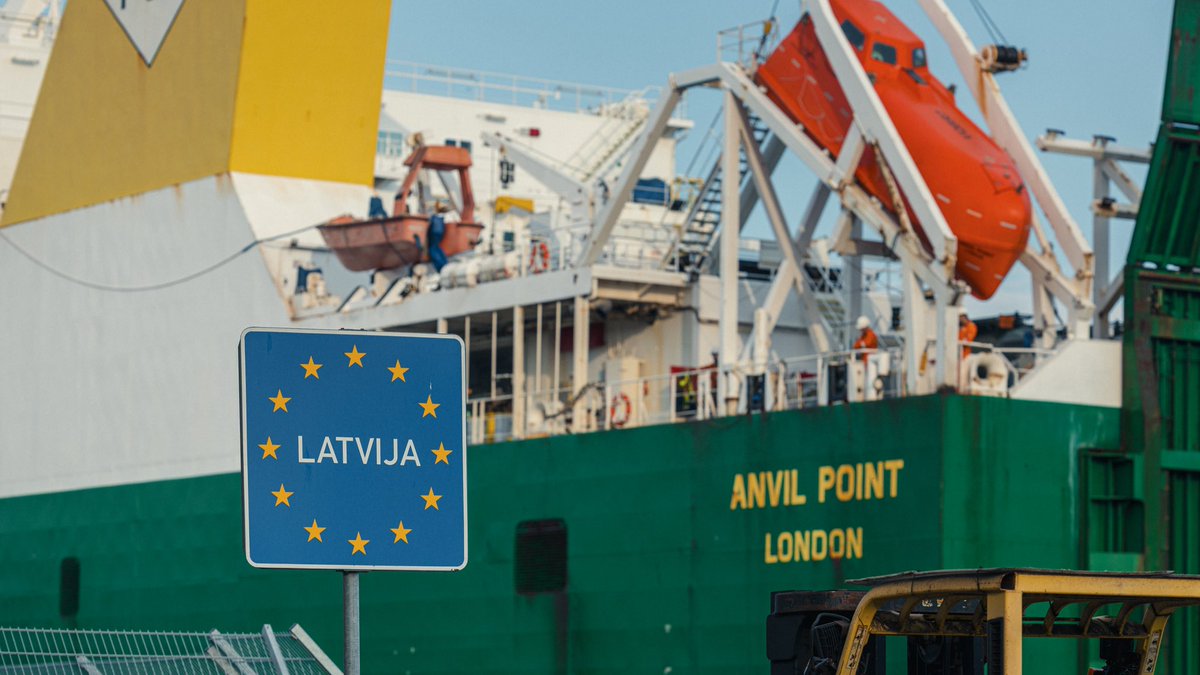 DefenceOps's tweet image. 🌍 @JEFnations in Action

Anvil Point’s 6-day Baltic voyage ⛴️
From Marchwood 🇬🇧 via the North Sea &amp;amp; Baltic Sea to Ventspils 🇱🇻

🚛 Delivered 275 vehicles
🤝 Escorted by JEF partners
🪖 Unloaded by UK &amp;amp; Latvian troops

Showcasing multinational readiness in #TARASSIS

#JEF #NATO