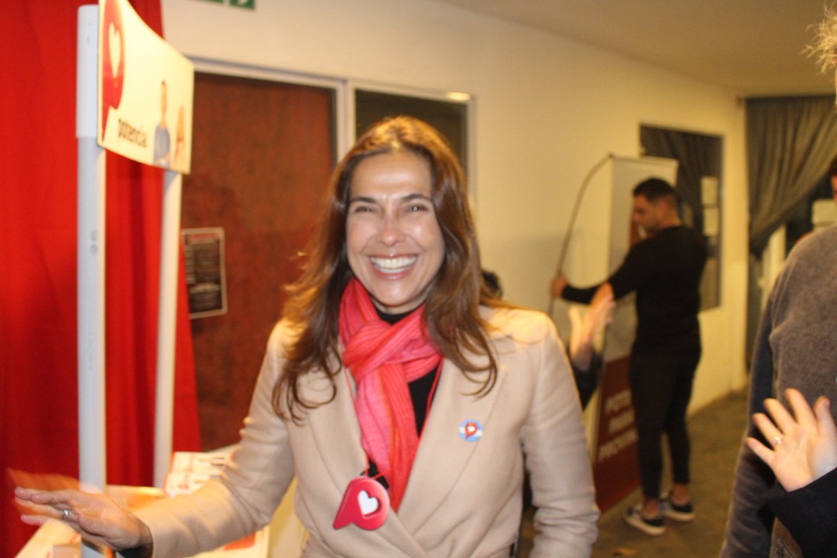 Señores, esta mujer bella, simpática , amable, es a la vez un águila 🦅 que ve la corrupción donde otros se hacen los tuertos.Un orgullo apoyar a María Eugenia Talerico, que se atrevió a dar batalla frente a kukas y violetas. Y no se achica! Ahora al Congreso 
#TalericoDiputada