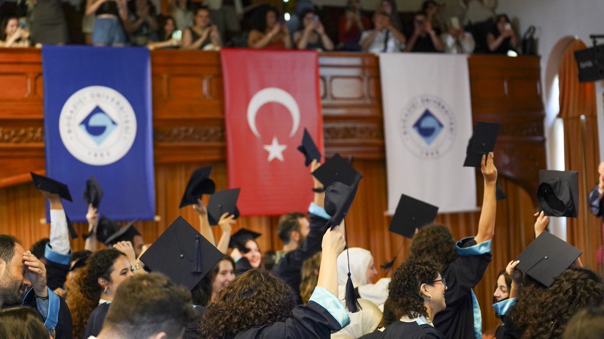 MNaciinci's tweet photo. 14-Lisansüstü programlarımızın sayısı artırılacak; yeni kurulan Proje Ofisimiz, AB ve TÜBİTAK projelerinde öğretim üyelerimize destek verecek. Akademik teşvik sistemimiz güncellenerek; daha yüksek bütçeli ve güncel akademik yayın ölçütlerine göre tasarlanmış yeni bir modele geçilecek.
Böylece üniversitemiz tam anlamıyla bir araştırma üniversitesi hüviyetine kavuşacaktır.