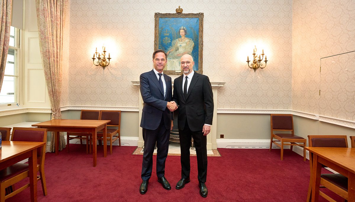 Yesterday, September 9, the need to maintain and increase urgent equipment support to Ukraine was discussed in a meeting of the #Ukraine Defence Contact Group (#UDCG) in London 🇬🇧, with in-person participation by the #NATO Secretary General, Mark Rutte.

1/6 👇
