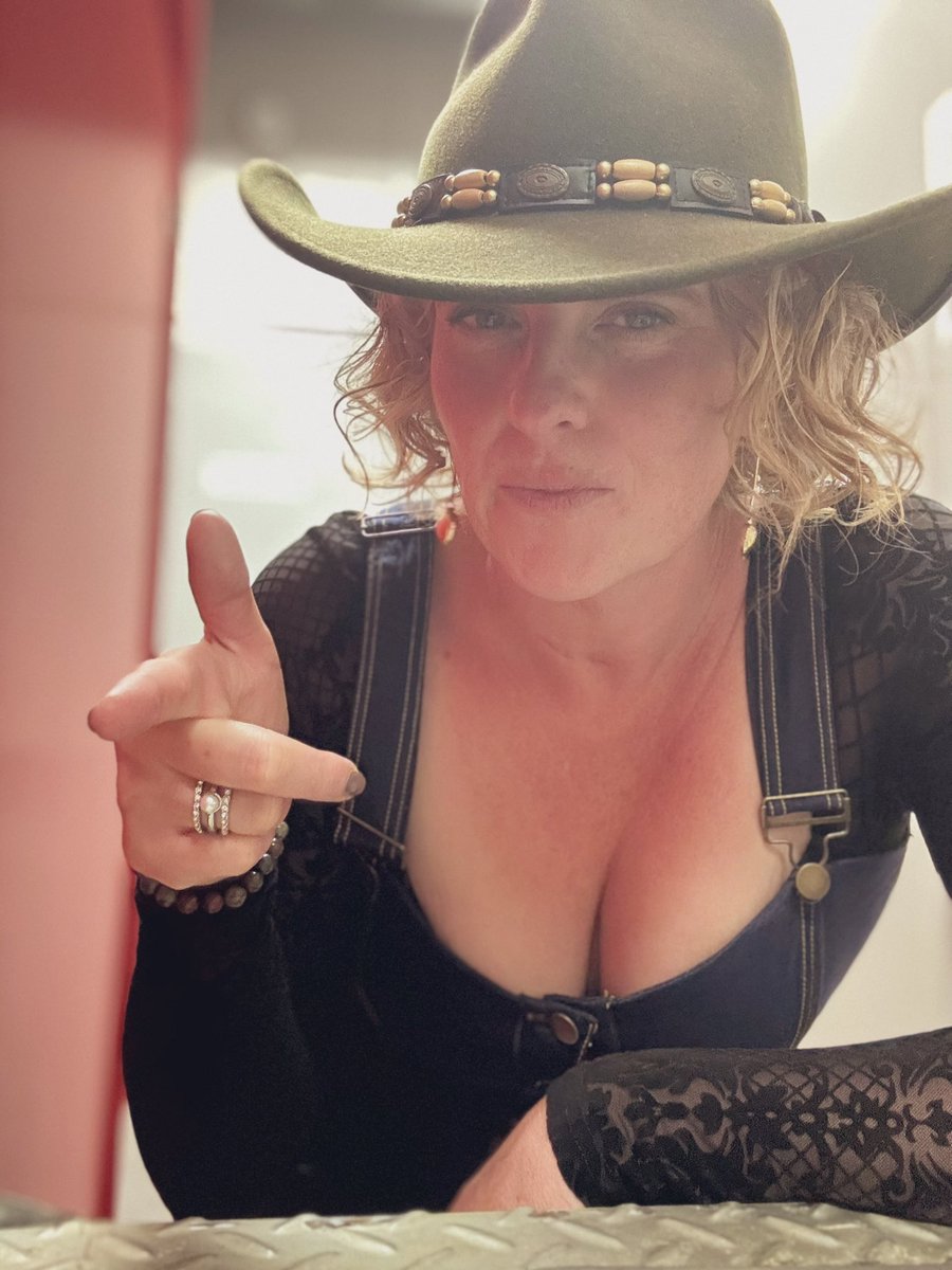 BloomDahlia24's tweet photo. Happy Hump Day, lovers!
Comment your best if you like my aim…
#Cougar #MILF #cowboy-hat #smoosh #freckles
Thanks for following me ✌️🥰🫦 https://t.co/4ZOx2G7LXr