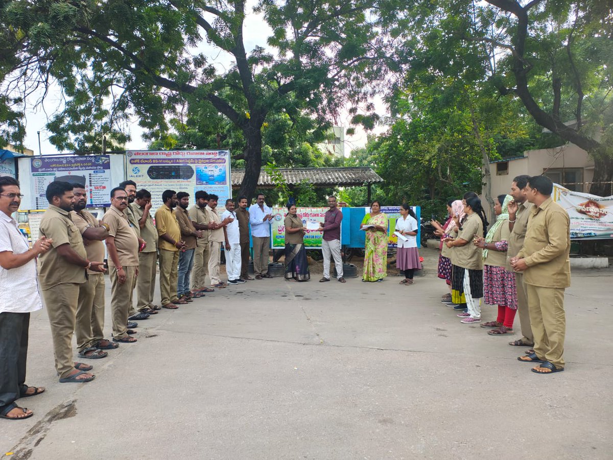 mlgdmtsrtc's tweet image. 🚍🏆 ఆగస్టు 2025 నెలకు మా డిపో గర్వకారణమైన విజేతలకు హృదయపూర్వక అభినందనలు! 🏆🚍

🌱 Best KMPL డ్రైవర్లు – క్రమశిక్షణతో డ్రైవింగ్ చేసి, విలువైన HSD ఆయిల్ ఆదా చేయడం ద్వారా సంస్థకు ఖర్చు తగ్గించి, పర్యావరణ పరిరక్షణలోనూ ముందంజలో నిలిచారు. ⛽🌍