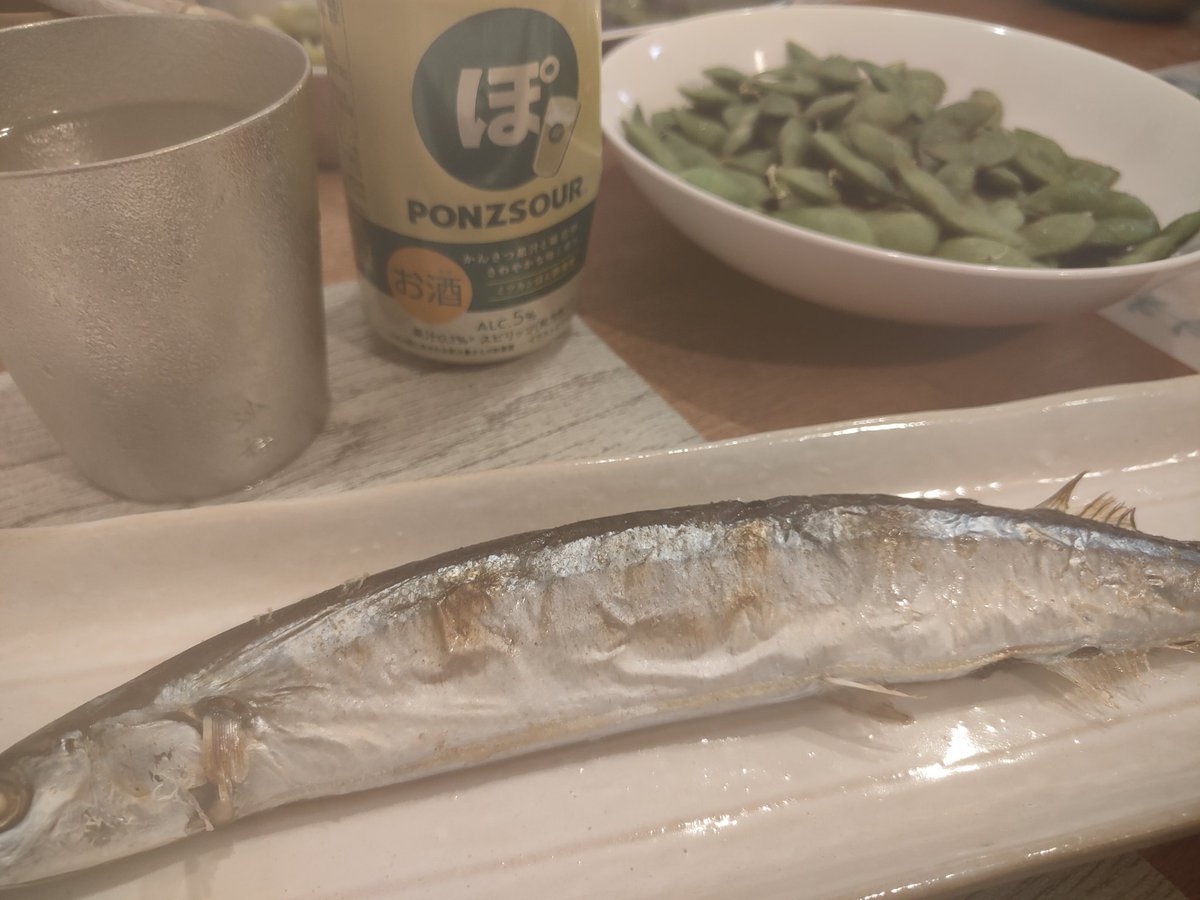 一昨日、家の前の川に珍しく蟹がいて🦀
動画に撮ろうとしたら
スマホが手から落下してドボンと😱

水没してカメラがボヤッとしてる〜😢