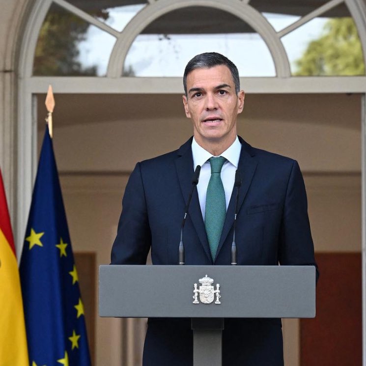 #SONDAKİKA İspanya Başbakanı Pedro Sanchez:

➖“Tarih, Gazze'ye karşı duyarsız kalanları yargılayacaktır.”

➖“Gerekirse İsrail'e karşı daha ileri adımlar atacağız.”

➖“Filistin'in bize ihtiyacı var ve İspanya onun yanında duracak.”