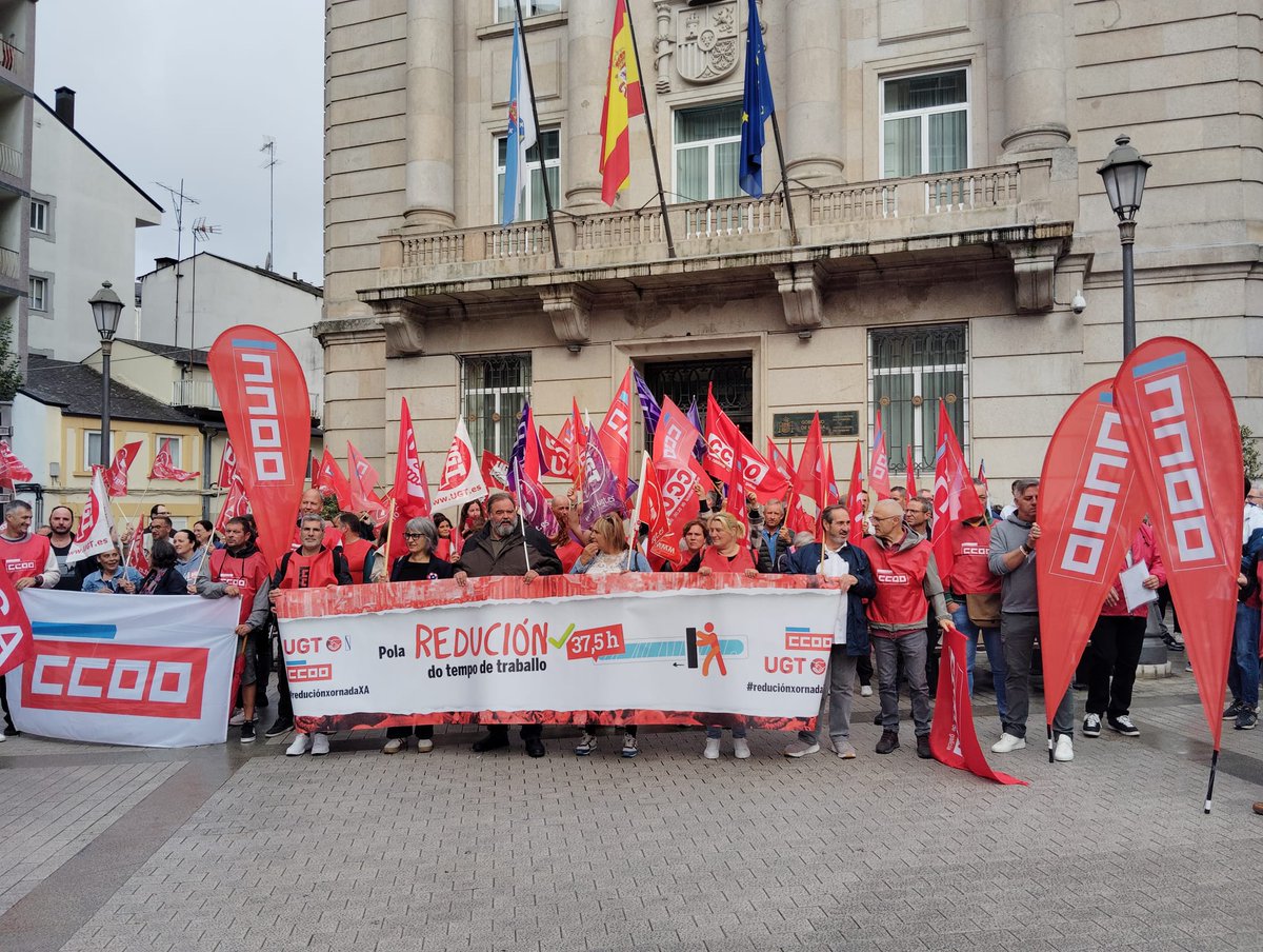 ccooindgalicia's tweet photo. 📢 ESTÁ PASANDO en Lugo!
✊ Mobilización pola redución da xornada a 37,5 horas semanais.

🚩 Saúde, igualdade e emprego de calidade → #37coma5h XA!
#ReducciónXornada #CCOO https://t.co/K5XeUpRSZx
