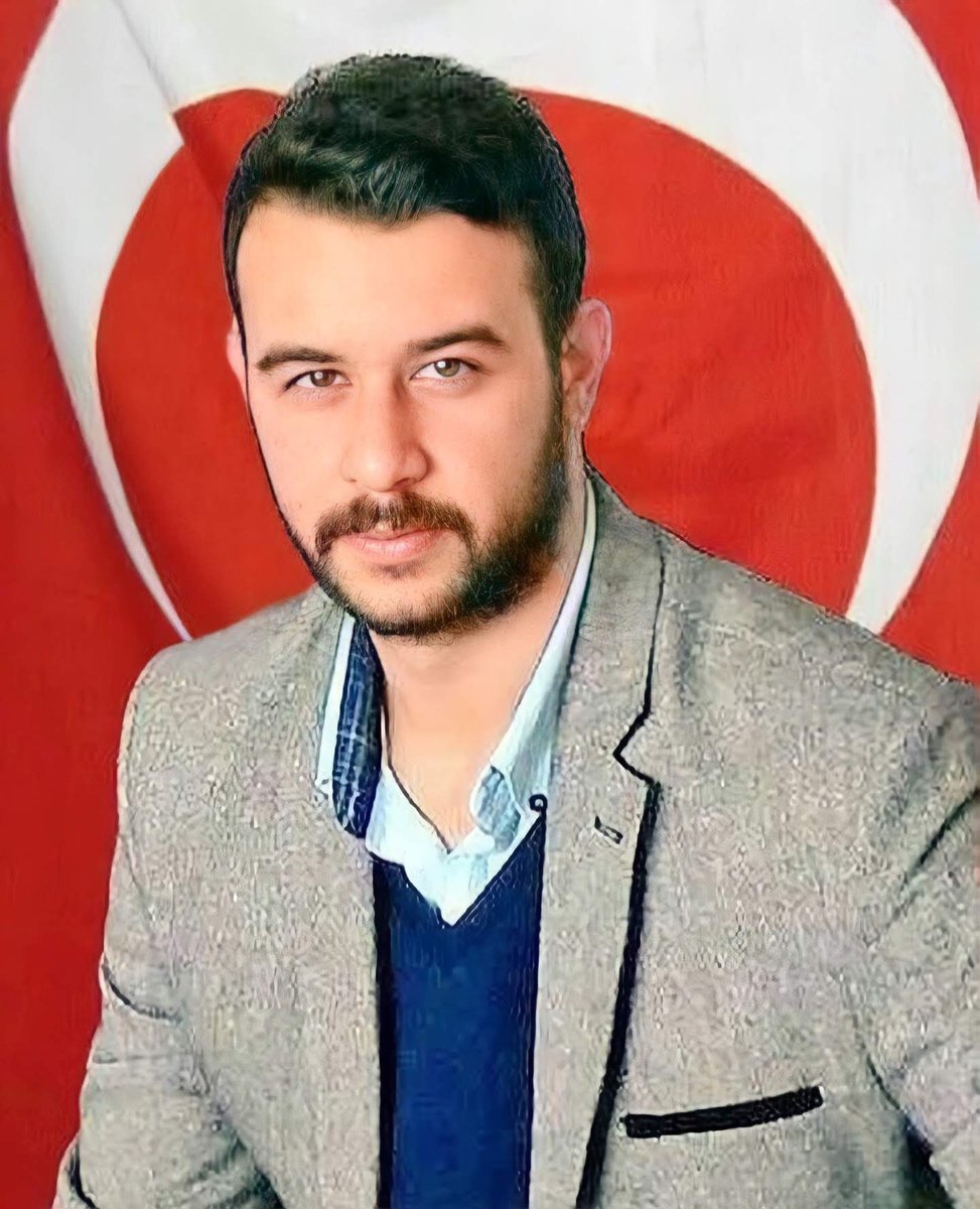 Bir yiğit ardından, 3853. gün.

Ey güzel sancağım, o ay yıldızın,
Sana tarihinden kaldı hediye!
Üstünden eksilme vatanımızın,
Dalgalan, bu iller benimdir diye.

Unutma, unutturma.
#FıratYılmazÇakıroğlu