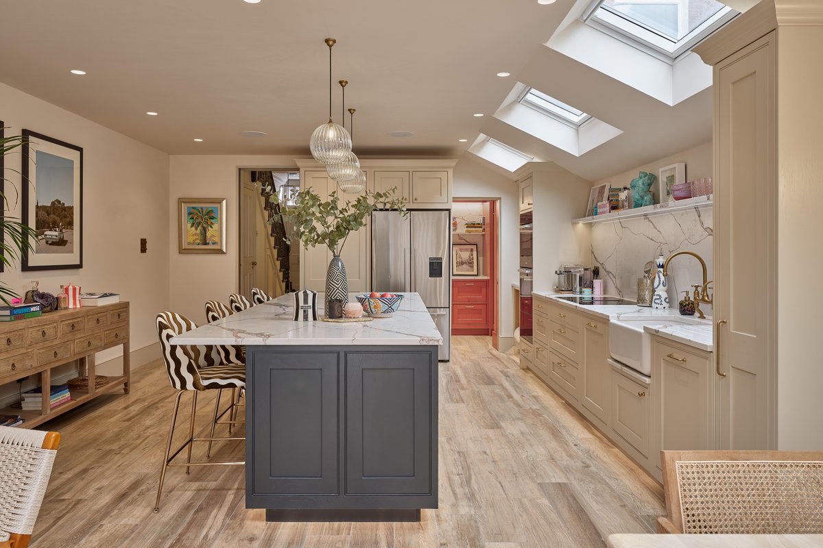 CRLstone's tweet image. 🍂 Autumn feels, stone appeal.

As the days get cooler, our spaces get warmer. Pair the timeless beauty of CRL Stone with cosy seasonal touches, think spiced candles, soft textures, and those irresistible autumn colours.

Pictured: CRL Quartz Palermo 

#MarbleQuartz #CosyKitchen