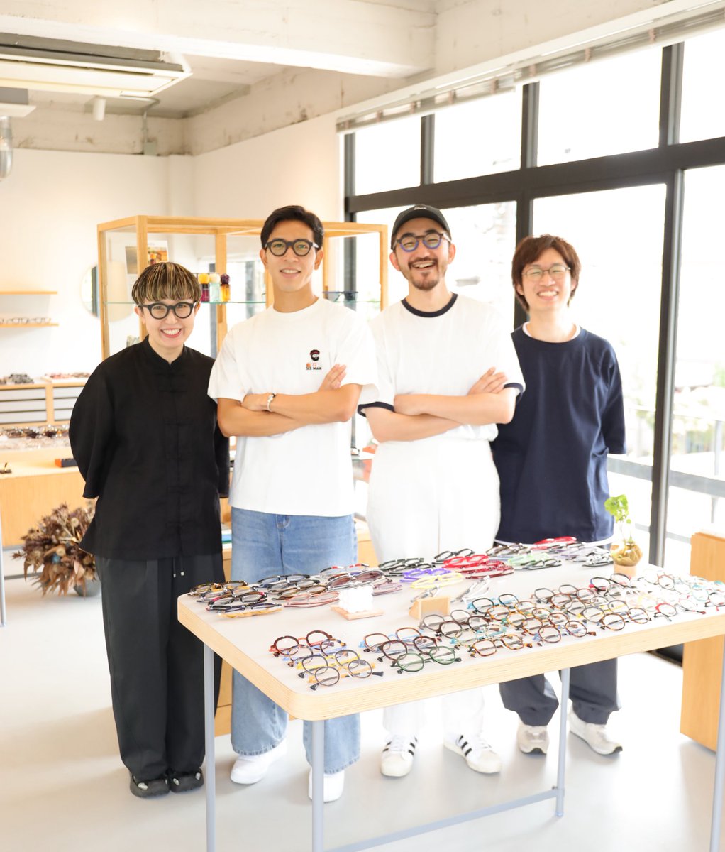 ayumutoyod's tweet photo. #熊本　@Re_eyewear 

note更新しました。
アイウェアセレクトショップにコーヒースタンドを併設した「Re:」さんへ。

「街」から少しだけ外れた場所で見つけた、心休まり、心躍る素敵な空間です。

写真もたくさん撮っていただいたので、記事と一緒に楽しんでください👓☕️

https://t.co/Jm6rMrJCWm https://t.co/ZlwYa49P3b