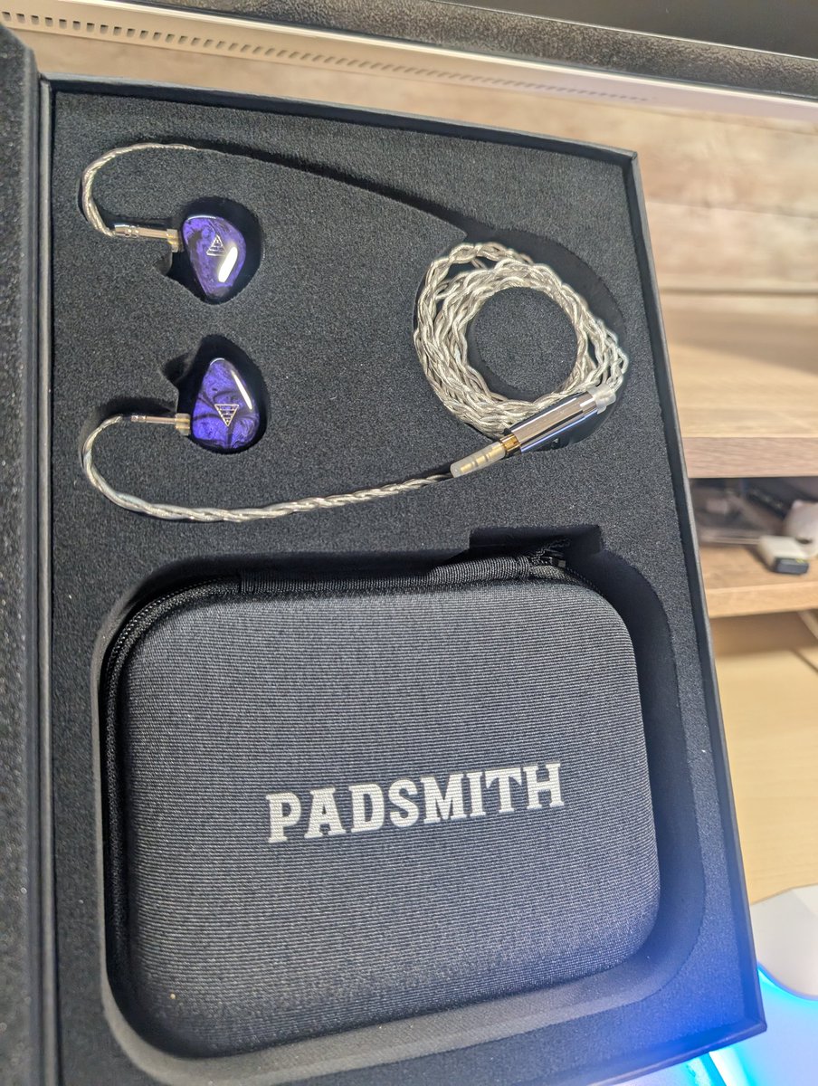cashu_lag's tweet image. 【#PR】
🔯ゲームも音楽もスタイリッシュに楽しませるクールな相棒🔯

「Padsmith Gaming IEM」をPadsmith JAPAN(@PadsmithJP)様よりご提供いただきました！
オーディオ好き観点からご紹介✌️

IEMだからこそ味わえる&quot;ライブ感&quot;を体感せよ！[1/3]

#Padsmith #オーディオ好きと繋がりたい