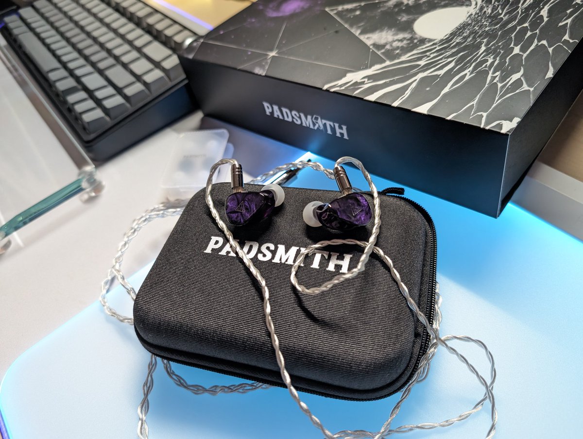 cashu_lag's tweet image. 【#PR】
🔯ゲームも音楽もスタイリッシュに楽しませるクールな相棒🔯

「Padsmith Gaming IEM」をPadsmith JAPAN(@PadsmithJP)様よりご提供いただきました！
オーディオ好き観点からご紹介✌️

IEMだからこそ味わえる&quot;ライブ感&quot;を体感せよ！[1/3]

#Padsmith #オーディオ好きと繋がりたい