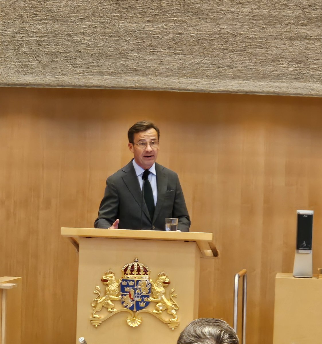 Dags för höstens första partiledardebatt. Statsminister <a href="/SwedishPM/">Ulf Kristersson</a>  Till alla barnfamiljer: Det är er tur nu. Nu kommer återbäringen. #pldebatt #Moderaterna #trygghet #tillväxt