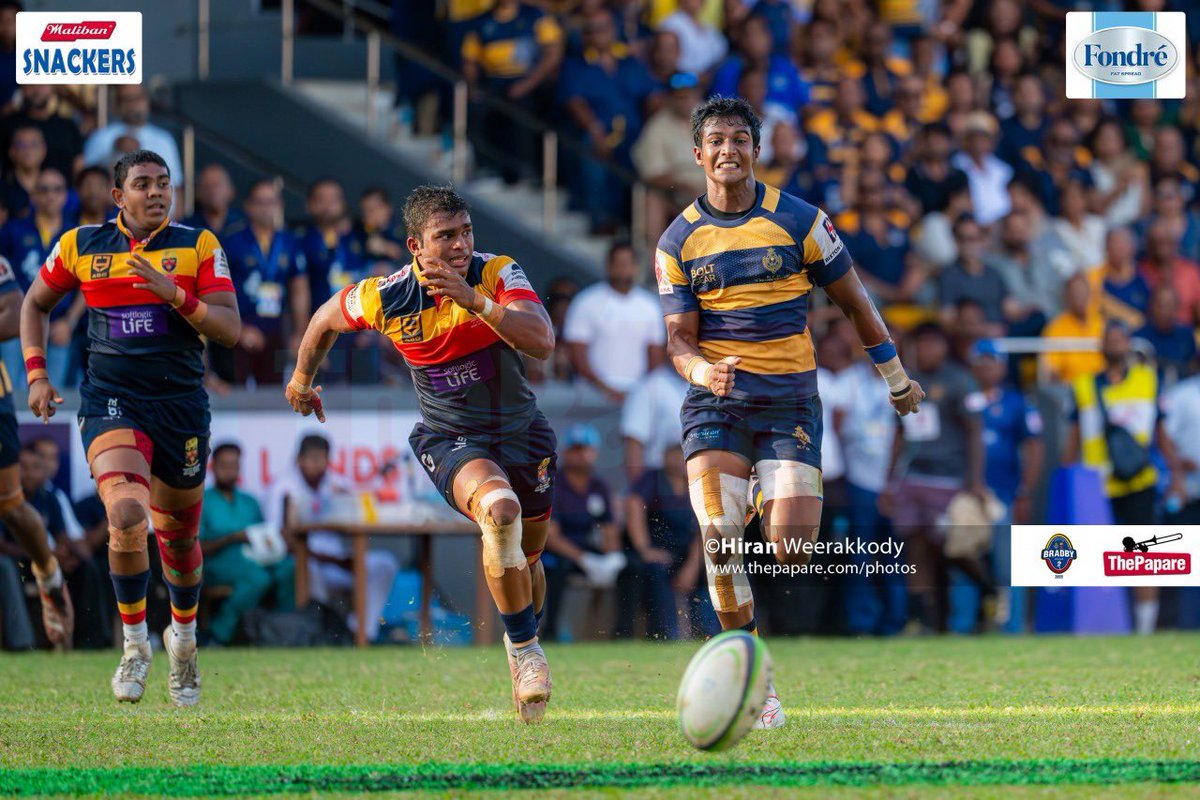 ThePapareSports's tweet photo. Heart and hustle on the field as Bradby Shield captains race for possession in the historic second leg
#BradbyShield #ThePapareRugby https://t.co/5FKrdF00ro