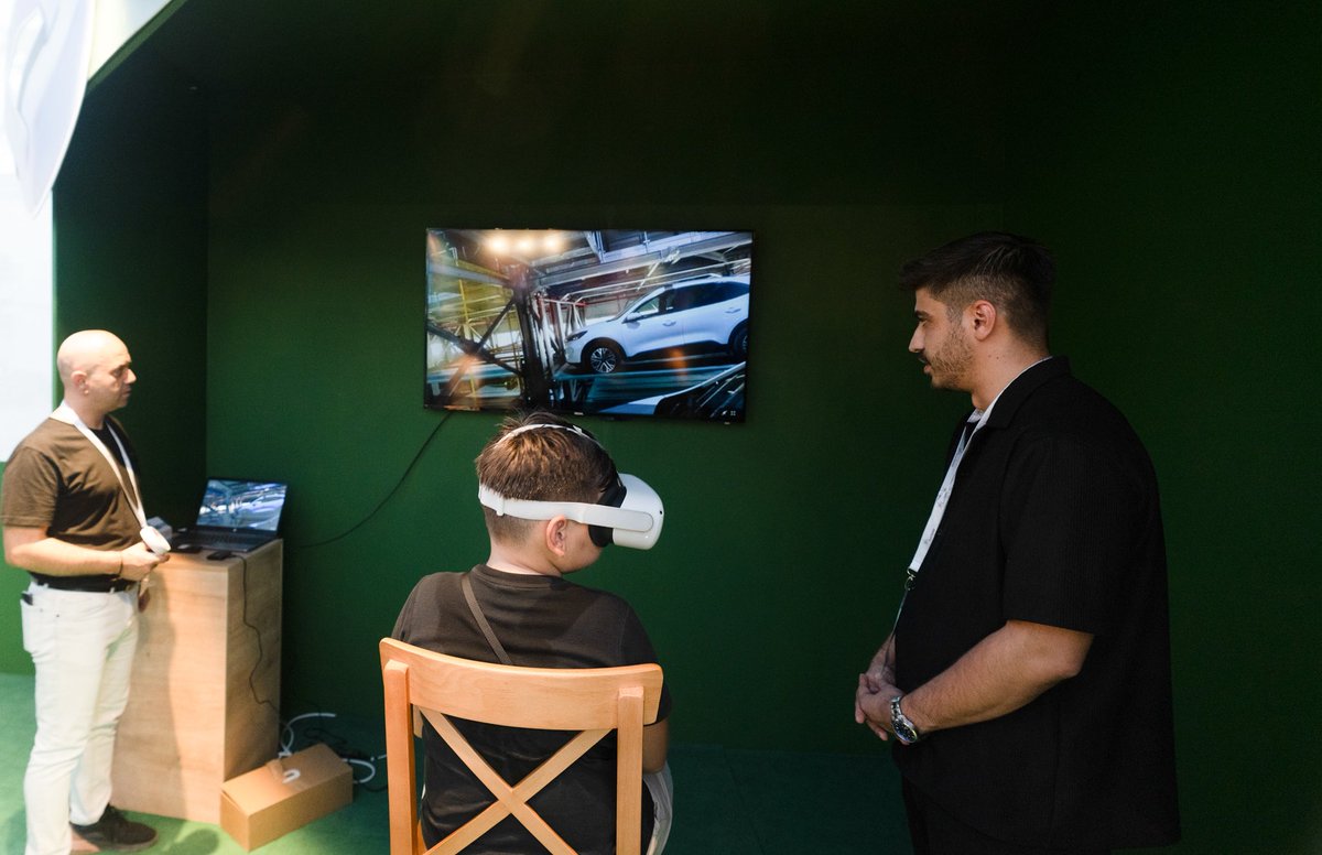 94.İzmir Enternasyonal Fuarı’nda standımızı ziyaret eden konuklar, VR gözlükle Smyrna Tam Otomatik Otoparkı’nı deneyimledi. Bayraklı’da bulunan otoparkımızda, araçların park edilmesinden sonra otomatik olarak yerleştirilme süreci 360 derece video ile aktarıldı.