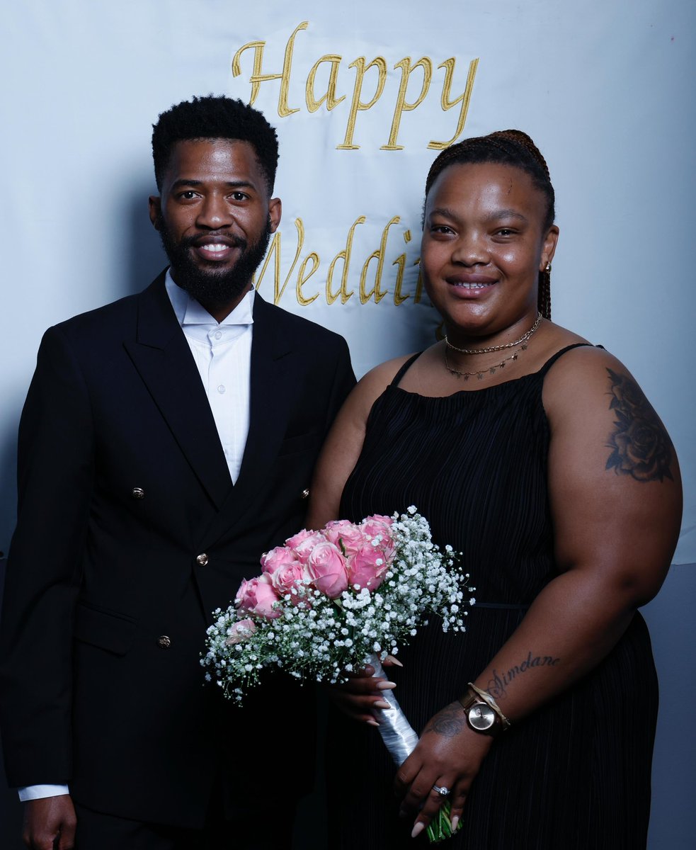 Leon_Schreib's tweet image. Ladies and gentlemen, it is my great honour to present to you for the very first time: Mr and Mrs Nozibele!

They were originally set to be married at Germiston Home Affairs on 12 August, which is also Nthabiseng’s birthday, when criminals set fire to the office and ruined their…