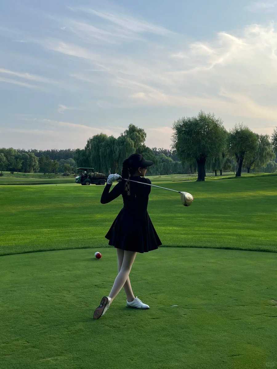 Contemplating peace ⛳️🌿 Remembering last weekend #GolfVibes #WeekendWellSpent