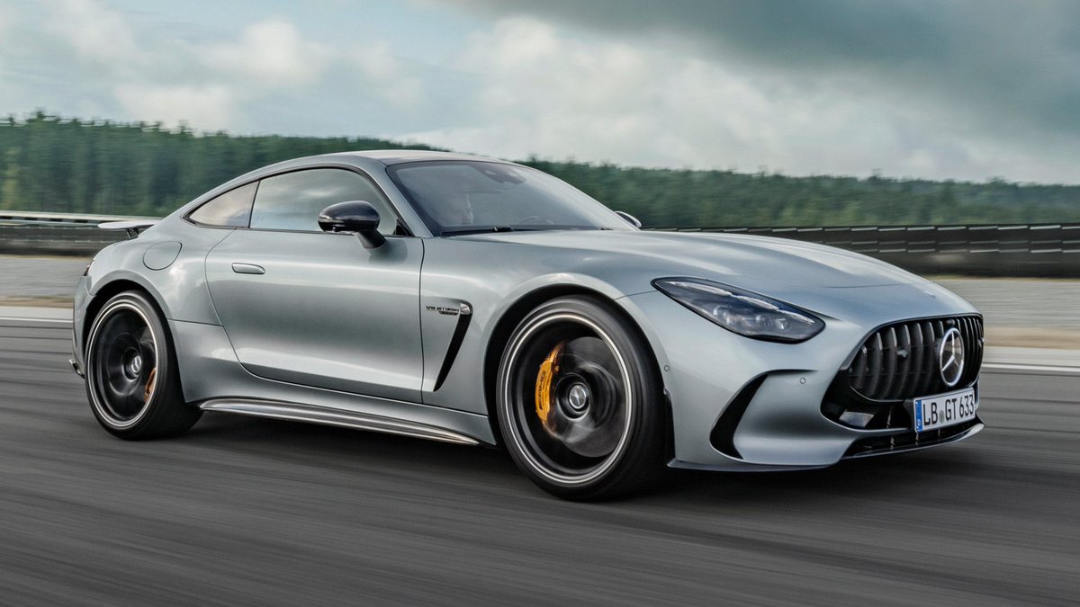 karlozmoon's tweet photo. El Mercedes-AMG GT 63 S llegará en esta actualización.

#Fortnite #EpicPartner https://t.co/d2e8taFt9a