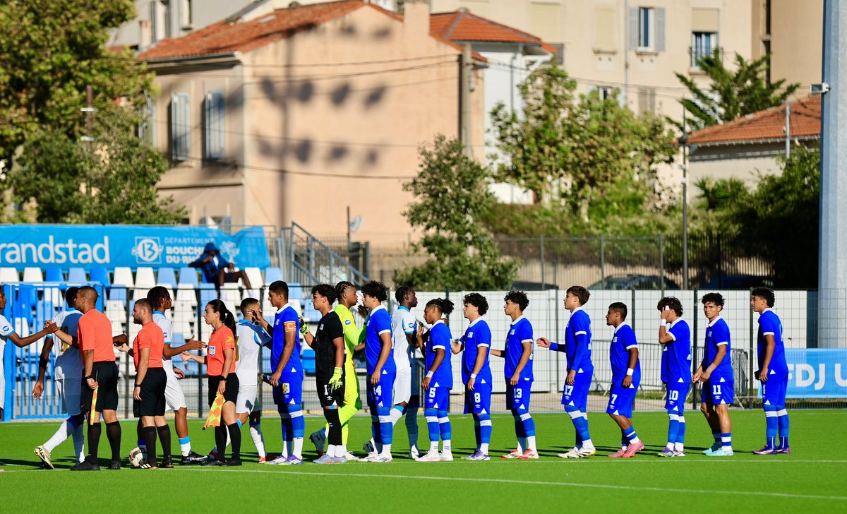 #Fútbol ⚽️| ¡Comenzó el partido!

La Azulita sub-17, beneficiaria del Programa Esfuerzo y Gloria, ya se enfrenta al equipo sub-19 del Olympique de Marsella, en el tercer y último juego amistoso de la gira europea auspiciada por el INDES y que sirve como preparación para la Copa