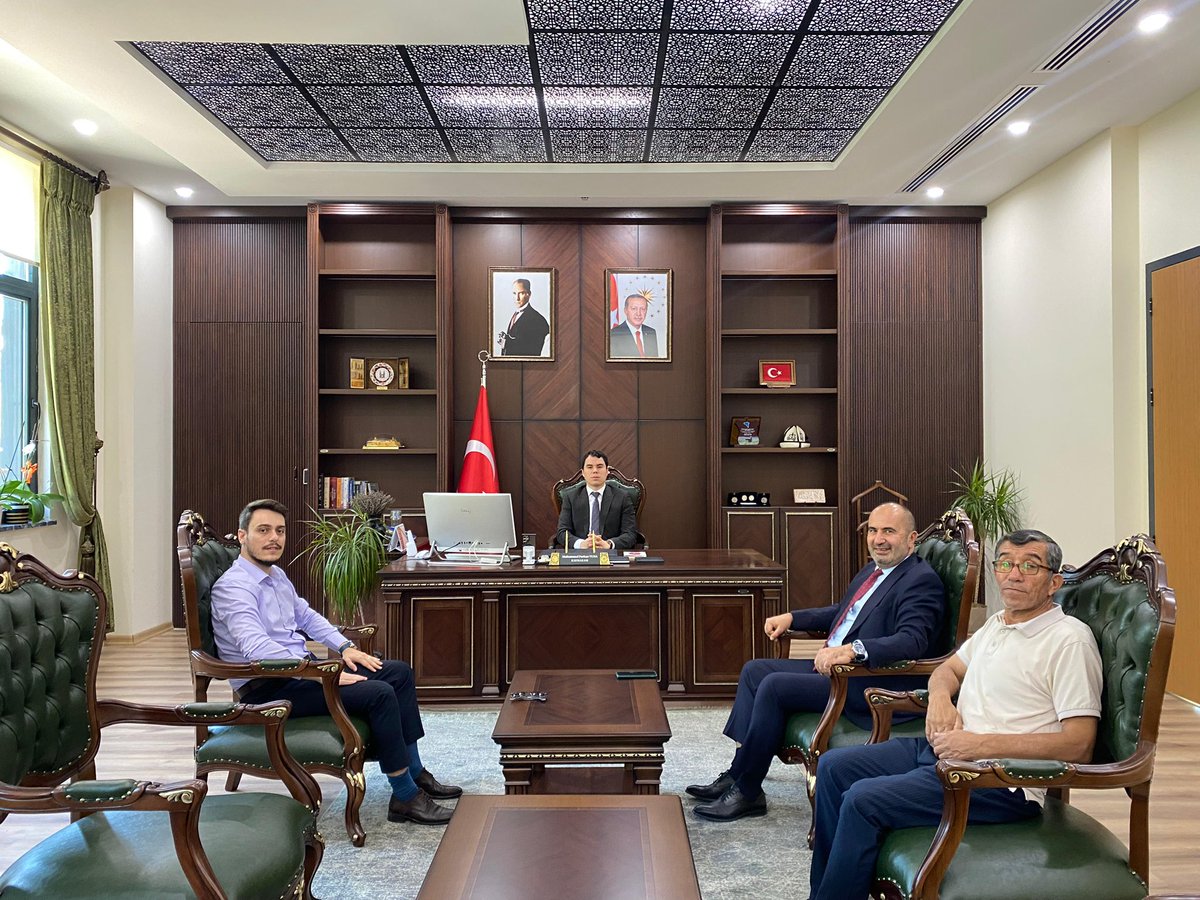 Elektrik Üretim AŞ. Müfettiş Mert BAYGIN, Bursa doğalgaz Kombine Çevrim Santrali İşletme Müdürü Ufuk DEĞİN, EÜAŞ BLİ Takip ve Koordinasyon Merkezi Müdür Yrd. Hayri KAYA ile birlikte Kaymakamımız Sn.Muhammed Furkan TUNA’yı makamında ziyaret etti.