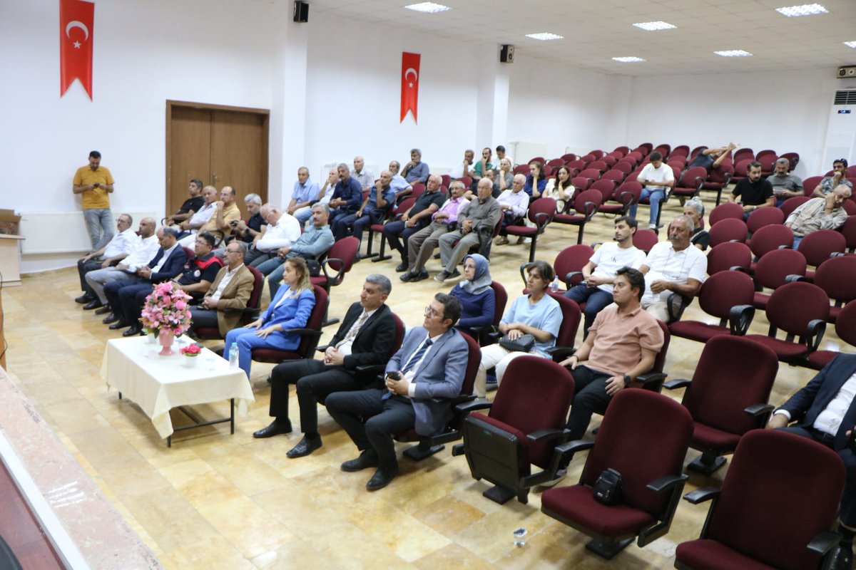 Ağın’da IPARD III 9. Başvuru Çağrı Toplantısı 📢
Kaymakam Tuğçe YILMAZ, Belediye Başkanı Şeref ÇAKAR, İl Koordinatörümüz Dr. Veysel UZUN, kurum müdürleri ve çiftçilerimizle bir araya geldik.
Destekleri için İlçe Müdürü Abdülaziz GÜNDÜZ’e teşekkür ederiz.
#TKDK #Elazığ