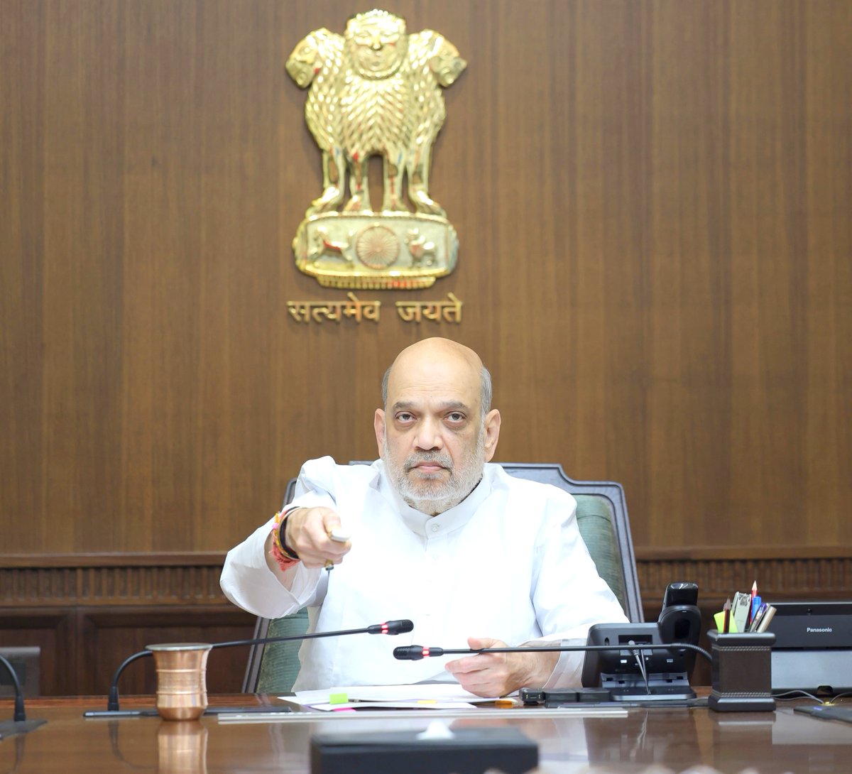 AmitShah's tweet photo. गांधीनगर लोकसभा क्षेत्र विकास व ज��कल्याण के पथ पर निरंतर आगे बढ़ रहा है। गांधीनगर के साणंद विधानसभा में आज ₹66 करोड़ की लागत के विभिन्न कार्यों का वीडियो कॉन्फ्रेसिंग के माध्यम से लोकार्पण और शिलान्यास किया। वृक्षारोपण, स्ट्रीट लाइट, सड़क, जल निकासी, स्कूल और आंगनवाड़ी केंद्र के इन कार्यों से साणंद वासियों का जनजीवन और भी सुगम, स्वस्थ और सुविधासंपन्न बनेगा।

ગાંધીનગર લોકસભા ક્ષેત્ર વિકાસ અને લોકકલ્યાણના પંથે સતત આગળ વધી રહ્યું છે. આજે ગાંધીનગરની સાણંદ વિધાનસભામાં ₹66 કરોડના વિવિધ કામોનું વિડિયો કોન્ફરન્સિંગ દ્વારા ઉદ્ઘાટન અને શિલાન્યાસ કરવામાં આવ્યો. વૃક્ષારોપણ, સ્ટ્રીટ લાઇટ, રસ્તા, ડ્રેનેજ, શાળાઓ અને આંગણવાડી કેન્દ્રોના આ વિકાસ કાર્યો સાણંદના લોકોનું જીવન વધુ સુગમ, સ્વસ્થ અને સુવિધાજનક બનાવશે.
