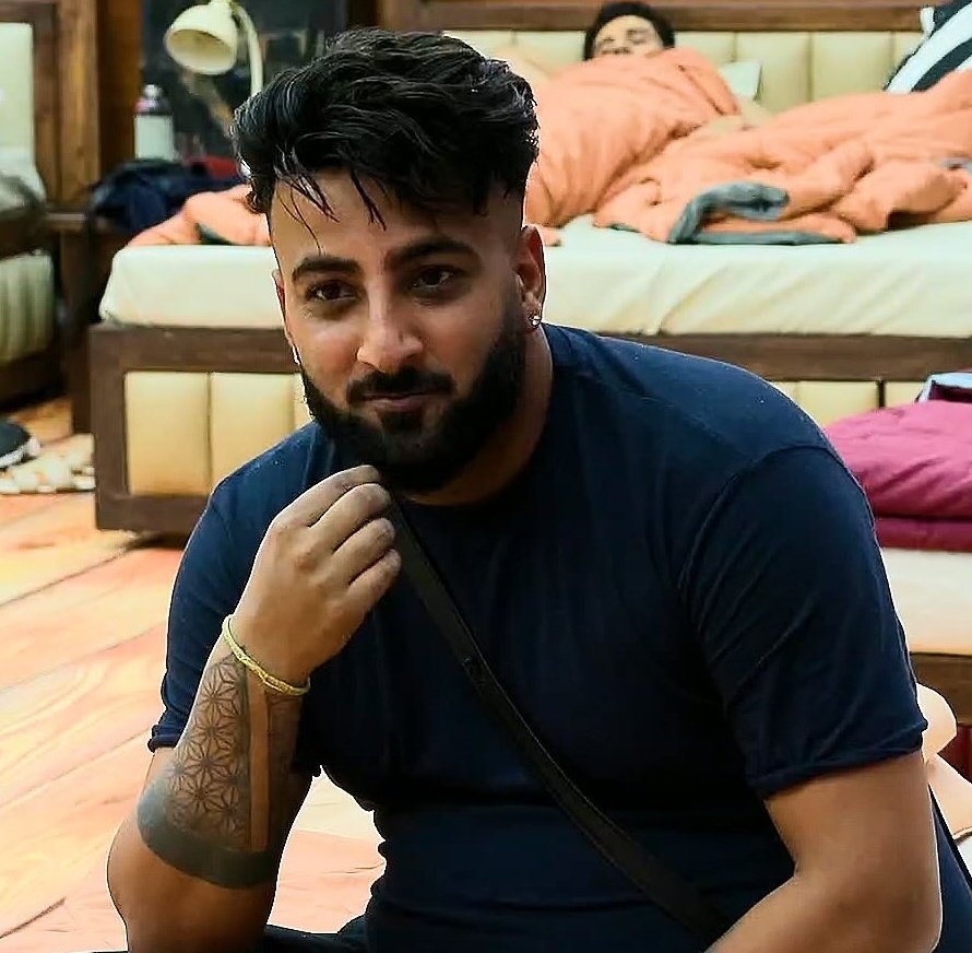BiggbossKaTadka's tweet photo. Whom do you support?

Like for #MridulTiwari 
RT for #ShehbazBadesha 

#BiggBoss19 #BB19 #BiggBoss 

Like.                          RT. https://t.co/WBrgfJmGUS