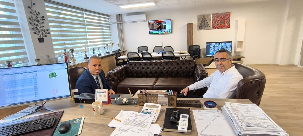 altindagmem's tweet photo. İlçe Millî Eğitim Müdürümüz Sayın Hasan Yıldırım, Altındağ Mesleki ve Teknik Anadolu Lisesini ziyaret ederek öğretmenler odası buluşmalarında öğretmenlerimizle bir araya geldi.  

Öğretmenlerimizle keyifli bir sohbet gerçekleştiren Sayın Yıldırım, 2025-2026 eğitim öğretim yılı için başarı, huzur ve sağlık dileklerinde bulundu. 

@tcmeb @Yusuf__Tekin @MemAnkara @Murat4Kucukali @HasanYILDIRIM61