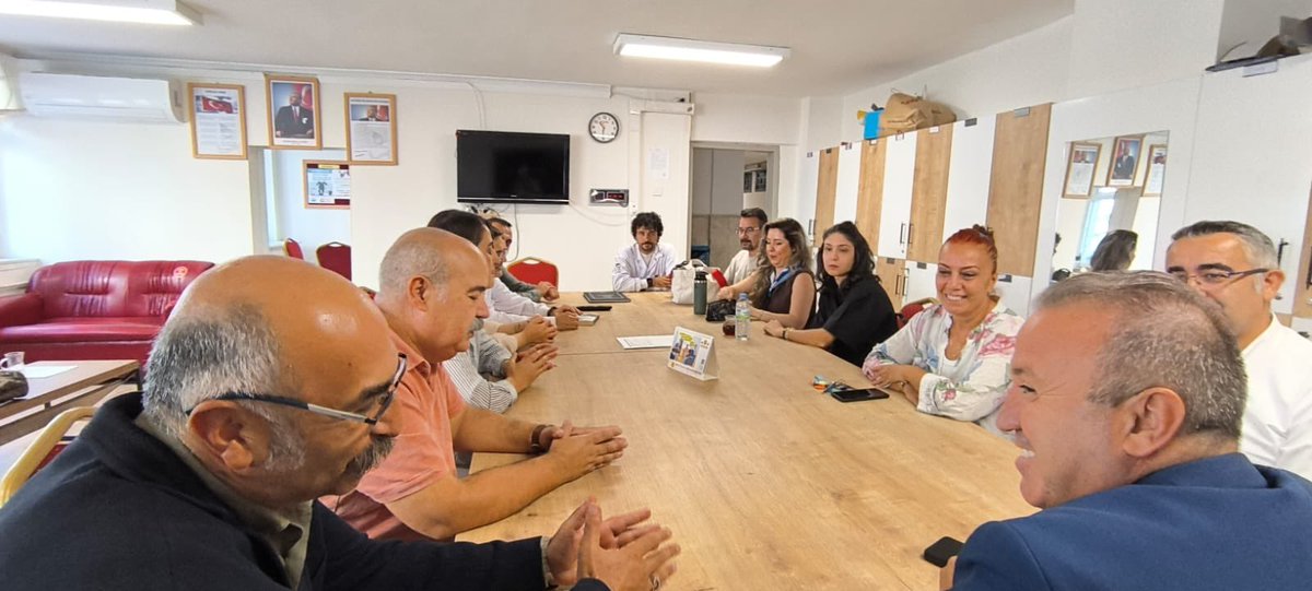 altindagmem's tweet photo. İlçe Millî Eğitim Müdürümüz Sayın Hasan Yıldırım, Altındağ Mesleki ve Teknik Anadolu Lisesini ziyaret ederek öğretmenler odası buluşmalarında öğretmenlerimizle bir araya geldi.  

Öğretmenlerimizle keyifli bir sohbet gerçekleştiren Sayın Yıldırım, 2025-2026 eğitim öğretim yılı için başarı, huzur ve sağlık dileklerinde bulundu. 

@tcmeb @Yusuf__Tekin @MemAnkara @Murat4Kucukali @HasanYILDIRIM61