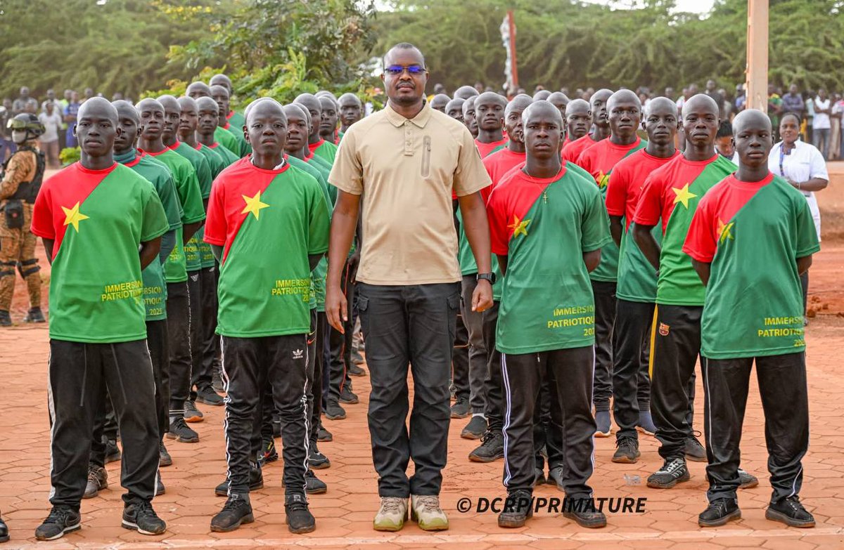malkoomx00's tweet photo. 🇧🇫 #BurkinaFaso : Plus de 59 000 diplômés terminent le programme national obligatoire

La cérémonie de clôture de la première vague de la formation nationale obligatoire des diplômés s'est tenue à Koudougou. 59 179 jeunes venus de 23 régions du pays ont participé à l'événement
⤵️ https://t.co/t2l84obz8G
