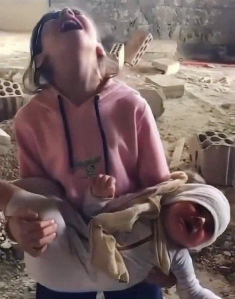 Endonezya da Açe sultanının Osmanlı’dan yardım istemesi üzerine 600 kişilik Deniz gücü yardımı gönderen nesilden,
Yanıbaşımızda çığlık çığlığa yardım isteyen #gazze’li annelere, çocuklara, bebeklere yardım edemeyen bir nesile…
#yazıklarolsun