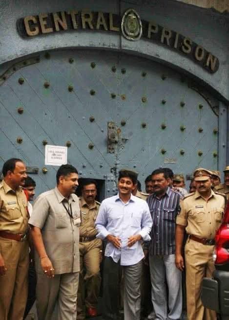 మళ్ళీ నేను వస్తే పోలవరం రద్దు 
మళ్ళి నేను వస్తే అమరావతి రద్దు 
మళ్ళి నేను వస్తే పెంచిన పెన్షన్ సొమ్ము రద్దు 
మళ్ళి నేను వస్తే వచ్చిన కంపెనీలు రద్దు 
మళ్ళి నేను వస్తే వచ్చిన ఇండస్ట్రీస్ రద్దు 
మళ్ళి నేను వస్తే వేసిన రోడ్లన్నీ రద్దు 
మళ్ళి నేను వస్తే వేసిన మెగా DSC రద్దు 
మళ్ళి