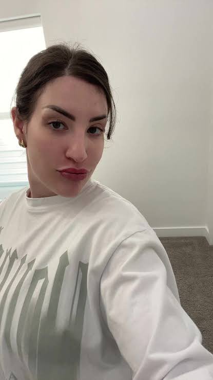 Samantona009's tweet photo. Give yourself a chance to meet someone else.
Don't go back to someone who was already lucky enough to have you and didn't value you. https://t.co/ZT4vbuXLBt
