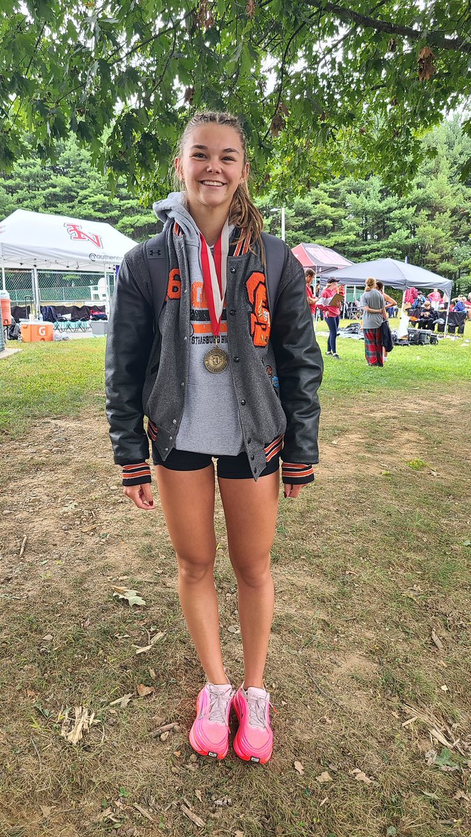 McKenzie_MX_199's tweet image. @kylie_mck26 finished 5th overall at the @doverhighschool #Invitational Saturday morning.  
Overall a great finish given the course, #IYKYK #thehill

@strasburg_cc
@StrasburgTrack @NCAATrackField @FieldLevel #uncommitted #2026
@OHMileSplit