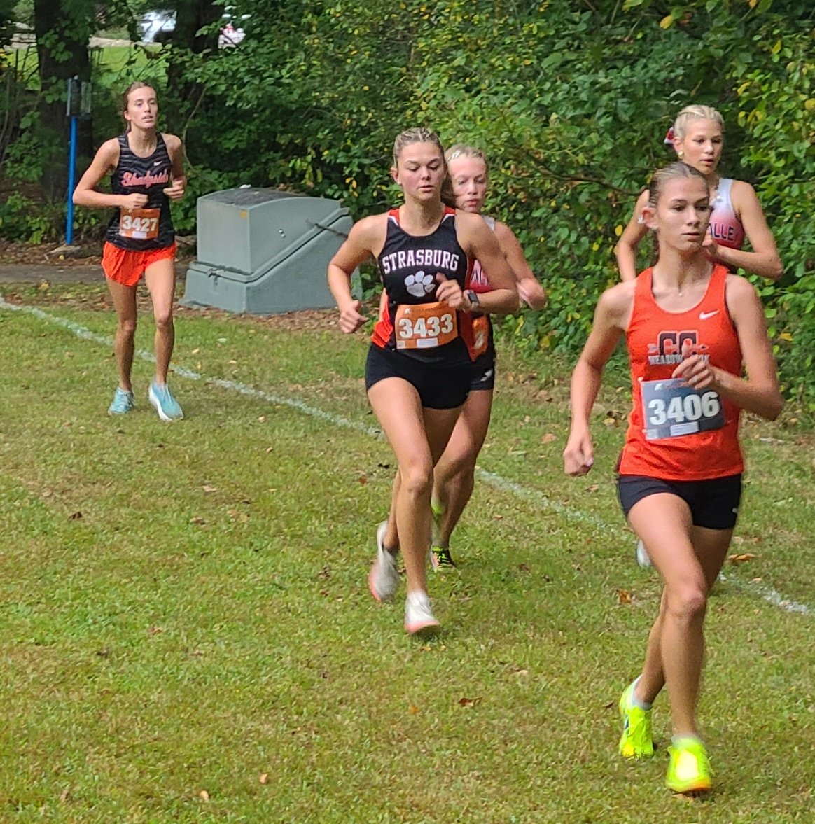 McKenzie_MX_199's tweet image. @kylie_mck26 finished 5th overall at the @doverhighschool #Invitational Saturday morning.  
Overall a great finish given the course, #IYKYK #thehill

@strasburg_cc
@StrasburgTrack @NCAATrackField @FieldLevel #uncommitted #2026
@OHMileSplit