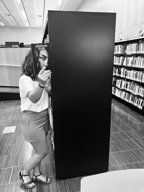 Avui el nostre #bookfacefriday és una de les novetats d'aquest mes: "Cor negre" de Silvia Avallone, una història plena d'emoció sobre la culpabilitat i la redempció.📚
#santacolomadecervello #bpilarinbayes