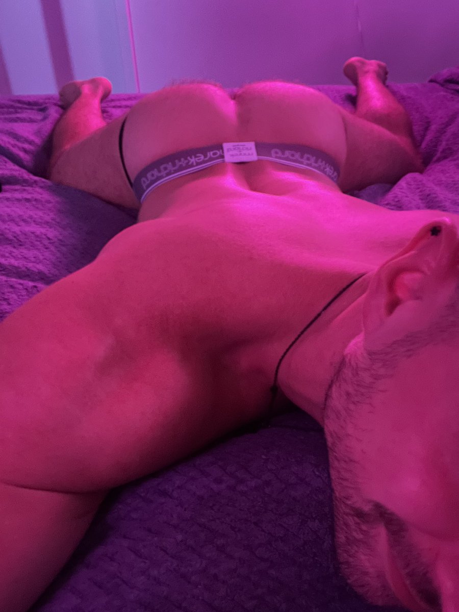 Happy Hump Day! Let’s celebrate 🍑