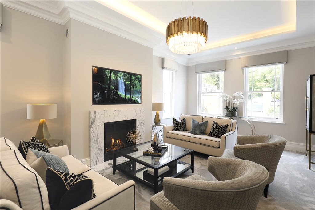 Robert Holmes & Co tweet media