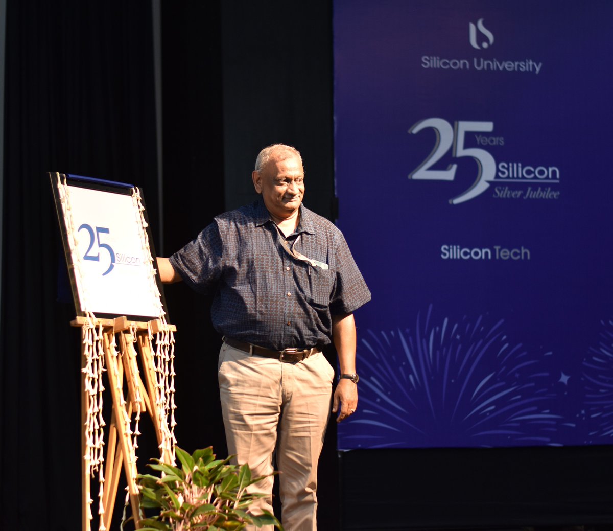 Silicontech_bbs's tweet image. 25 years of excellence... Silver Legacy Golden Future!
@Silicontech_bbs  celebrated its Silver Jubilee Ceremony on September 10. The event was graced  by the honourable chief guest Professor Shreepad Karmakar, Director, @IITBhubaneswar  

#siliconsilver25 #Silicontech