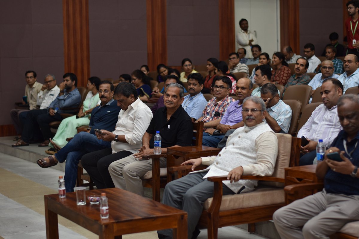 Silicontech_bbs's tweet image. 25 years of excellence... Silver Legacy Golden Future!
@Silicontech_bbs  celebrated its Silver Jubilee Ceremony on September 10. The event was graced  by the honourable chief guest Professor Shreepad Karmakar, Director, @IITBhubaneswar  

#siliconsilver25 #Silicontech