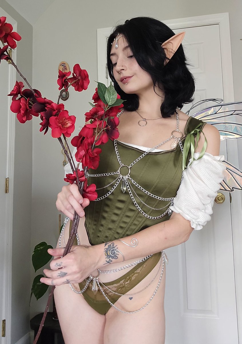 appalachianfae_'s tweet photo. 🥀🕯🍃 https://t.co/HDCoaR16r7