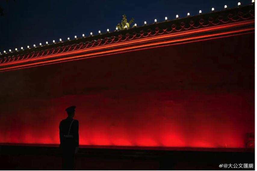 manyapan's tweet image. From the &quot;BBC smog filter&quot; to the &quot;AFP filter&quot;: for years, Chinese netizens have joked about how Western media photos often make China look darker and gloomier. But during this year’s V-Day parade, China&apos;s &quot;villain look&quot; was embraced with some netizens thinking AFP wasn&apos;t AFP-ing…