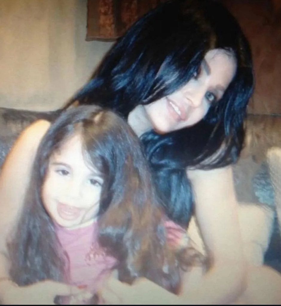 girlyhusky's tweet photo. me and my niece https://t.co/je5zQCOwL4