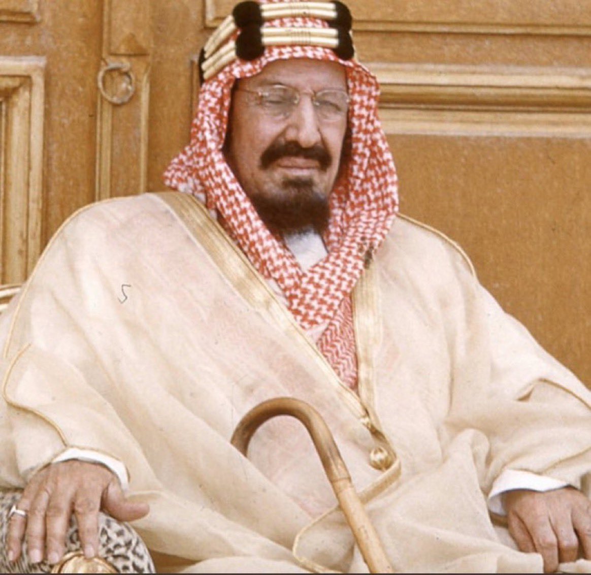 KAlmojahed's tweet photo. الملك عبدالعزيز بن عبدالرحمن الفيصل ال سعود رحمه الله الملك المؤسس
شخصية عظيمة جمعت الشجاعة بالحكمة وبعد النظر
من رجالات التاريخ العظماء  أسس الوطن العظيم 
{ المملكة العربية السعودية}🇸🇦 له الثقل والمكانة والحضور الكبير في العالم على مختلف الصُعد.
اللُحمة الوطنية السعودية 🇸🇦حقيقة ترتكزعلى أرضية صلبة من المحبة والولاء وصدق الانتماء من الشعب للوطن وللقيادة الرشيدة.