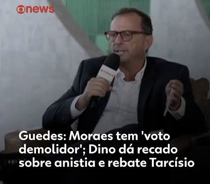 FlavioBolsonaro's tweet photo. Voto do Juiz, Luiz FUX, demoliu o voto “demolidor” do militante político de ontem.

FUX HONRA A TOGA https://t.co/dhTkv1mLhY