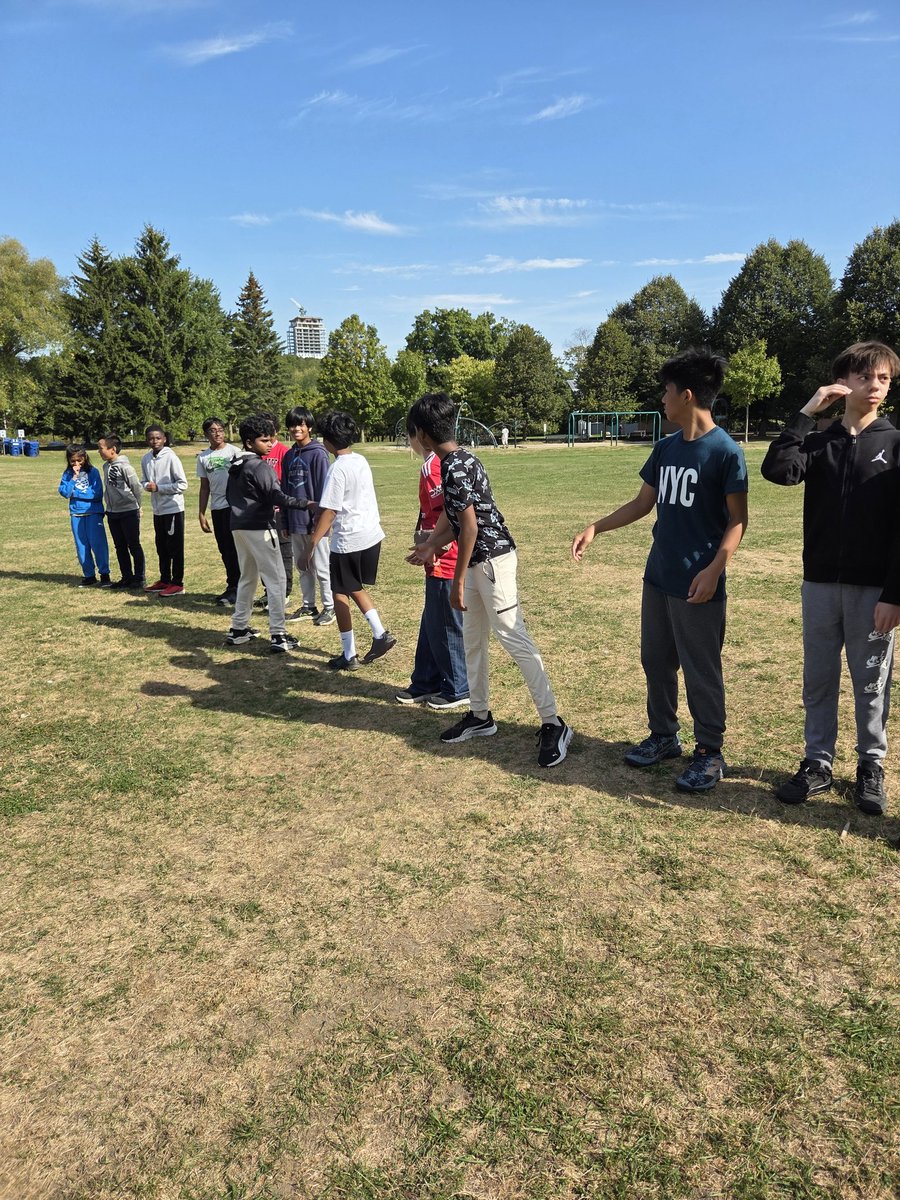 MrPsClassSEC's tweet image. A beautiful, sunny day at Morningside to work on communication, teamwork, and cooperation. #grade8 #teamwork #outdooreducation @campionchamps
