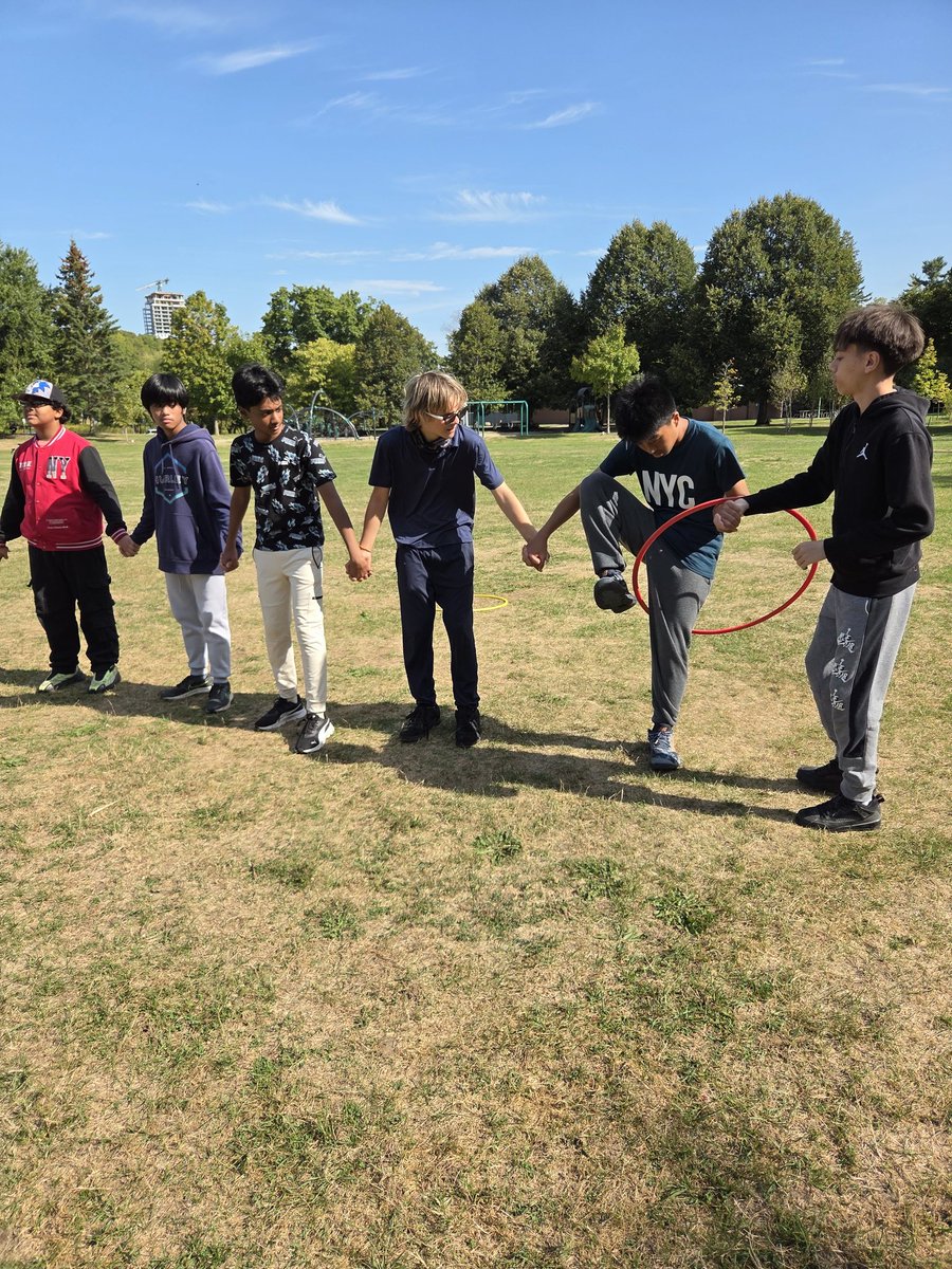 MrPsClassSEC's tweet image. A beautiful, sunny day at Morningside to work on communication, teamwork, and cooperation. #grade8 #teamwork #outdooreducation @campionchamps