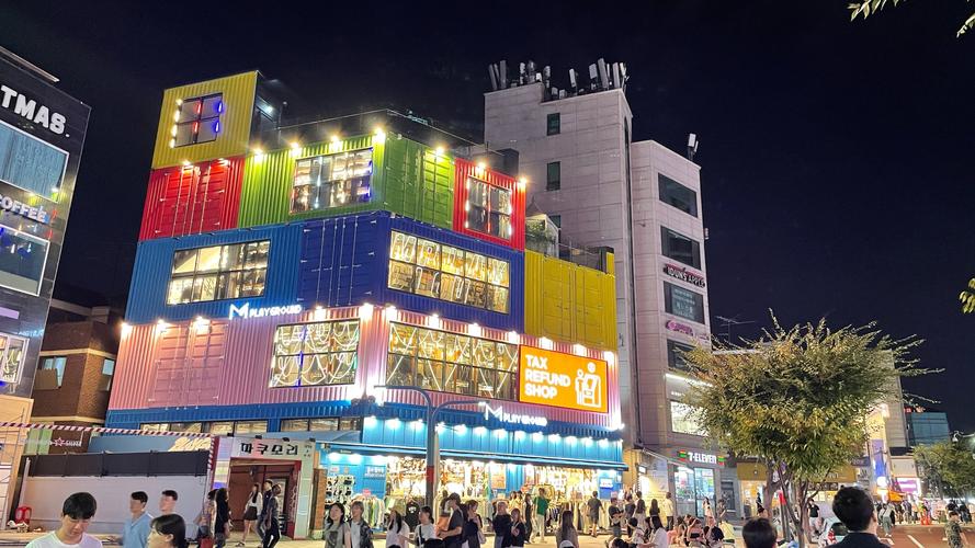 chronosphere chandelle
Seoul after dark. Where neon dreams and ancient hearts beat as one.