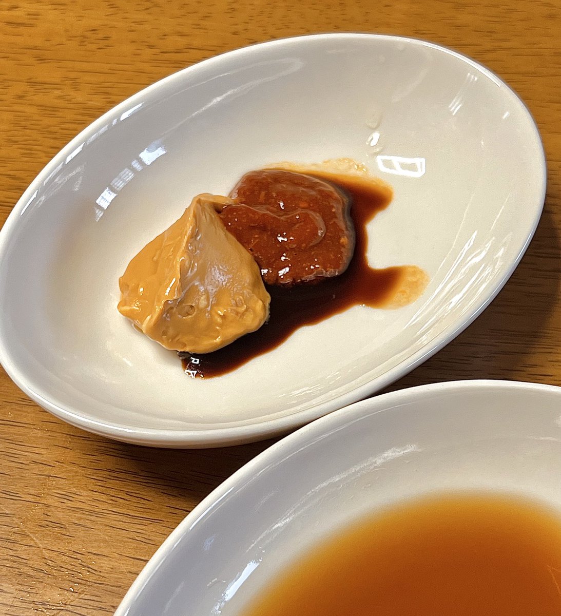 샤브샤브 소스 추천

비비드키친 저당마라소스 + 무설탕 땅콩버터 + 맛간장 쪼록 + (농도조절용) 샤브샤브 국물 조금 
마라땅콩소스... 
라유, 다진 파, 땅콩분태 추가하면 좋음