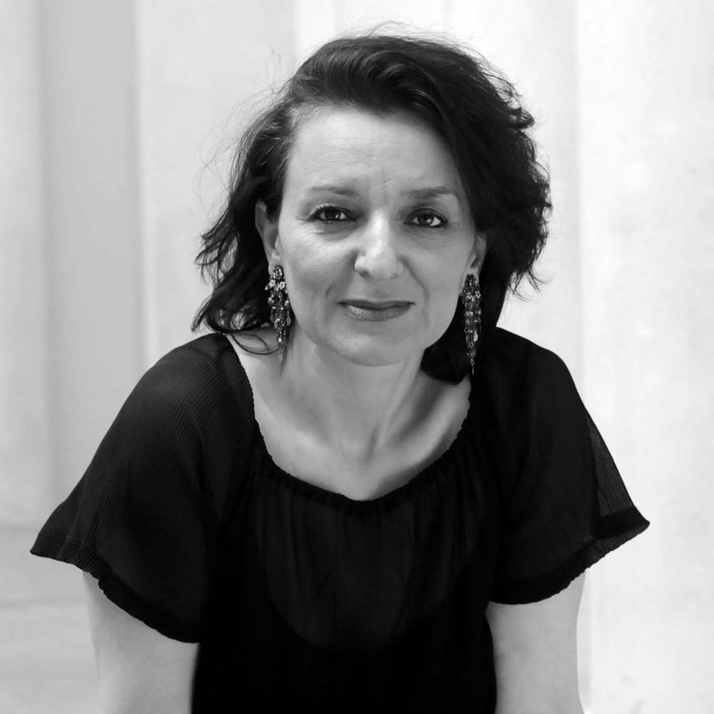 LA FI DE L'AMOR d'Eva Illouz

Un assaig sobre el (des)amor que Illouz enfoca amb perspectiva de classe, vinculant sexe i amor amb el materialisme i reflexionant sobre la intermitència i l’ambigüitat de les relacions actuals.