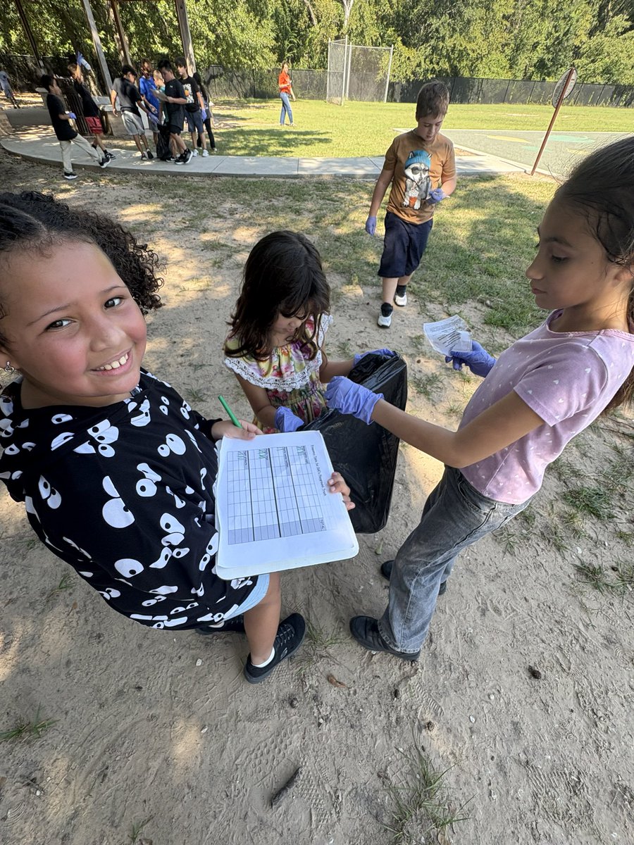 Helping our school community on this day of service. <a href="/HumbleISD_EGE/">Elm Grove Elementary</a>